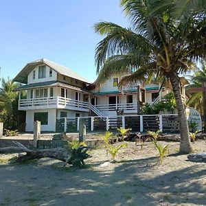 Reddoorz @ Isla Virginia Beach Resort Aurora Baler